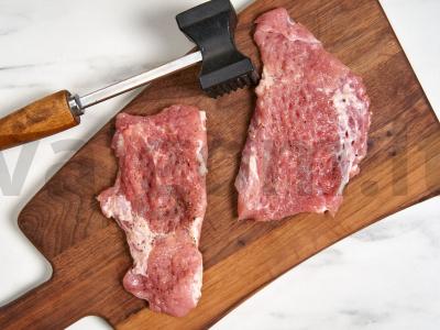 Kiaulienos kotletai „šalikuose“ Žingsnis 1