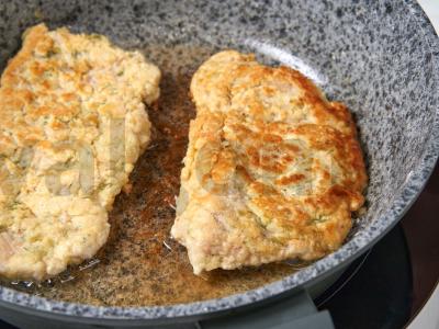 Kiaulienos kotletai „šalikuose“ Žingsnis 3