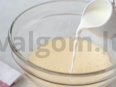 Raisiniai keksiukai silikoninėse formelėse Žingsnis 2