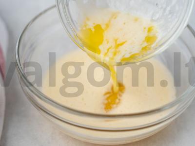 Raisiniai keksiukai silikoninėse formelėse Žingsnis 4