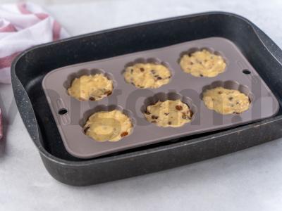 Raisiniai keksiukai silikoninėse formelėse Žingsnis 13