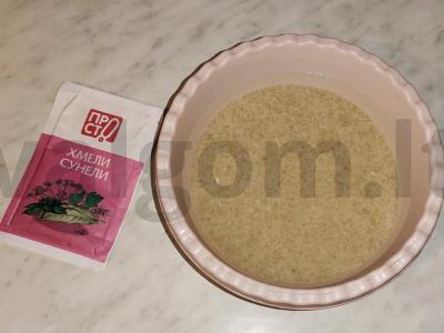 Kvapnus plovas su kiauliena katile Žingsnis 1