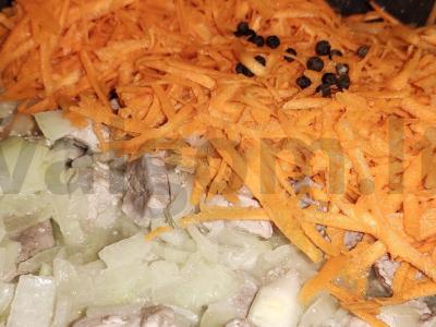 Kvapnus plovas su kiauliena katile Žingsnis 6