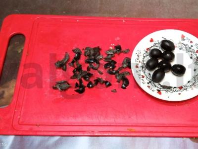 Salotas „Kovo“ su kukurūzais ir alyvuogėmis Žingsnis 2