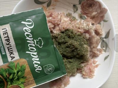 Kepti kotletai su sūriu Žingsnis 1