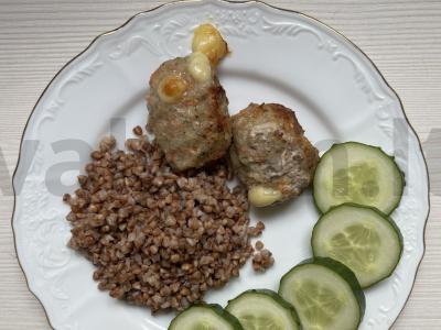 Kepti kotletai su sūriu pagrindine nuotrauka