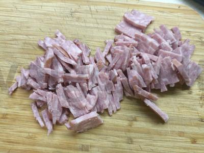 Salotas su korėjietiška morkomis, pupelėmis ir majonezu Žingsnis 2