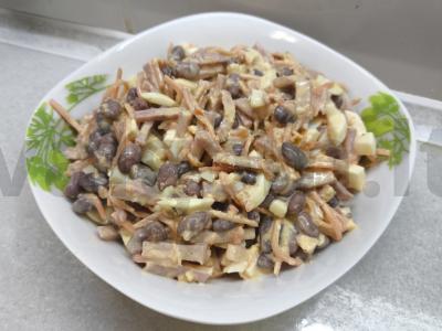 Salotas su korėjietiška morkomis, pupelėmis ir majonezu pagrindine nuotrauka