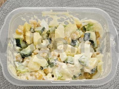 Salotos su kukurūzais ir agurkais pagrindine nuotrauka