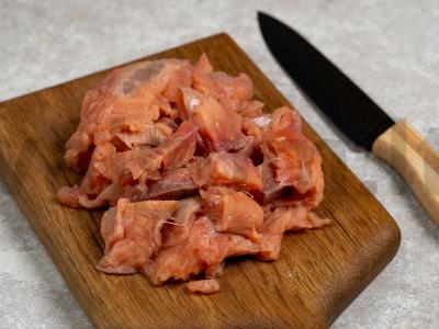 Raudonos žuvies žuvienė su bulvėmis Žingsnis 1