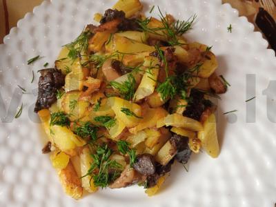 Keptas bulves su miško grybais ir krapais pagrindine nuotrauka