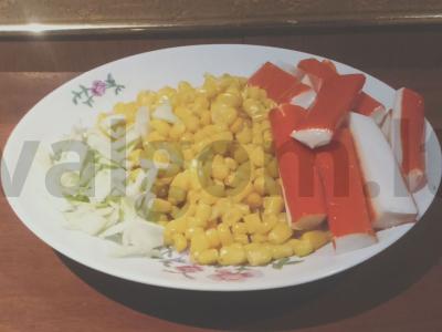 Krabų salotas su kopūstais Žingsnis 1