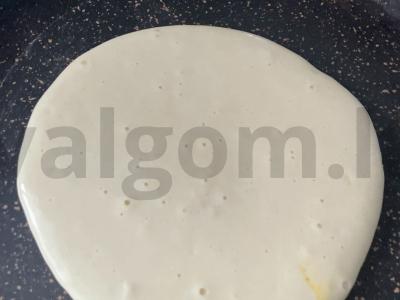 Plokšti blynai su virintu saldžiuoju pienu Žingsnis 6