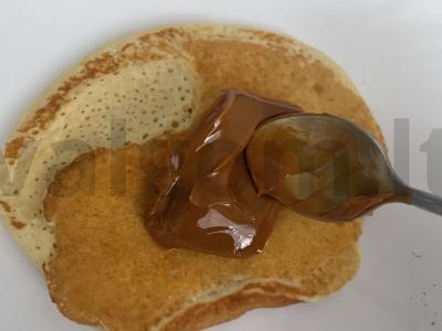 Plokšti blynai su virintu saldžiuoju pienu Žingsnis 8