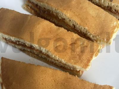 Plokšti blynai su virintu saldžiuoju pienu Žingsnis 10