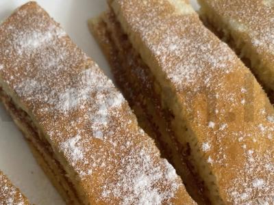 Plokšti blynai su virintu saldžiuoju pienu pagrindine nuotrauka