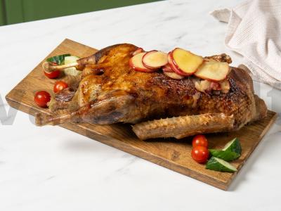 Žąsis „Naujųjų Metų“ su obuoliais pagrindine nuotrauka