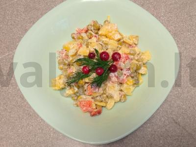 Salotos su rūkytomis lašišomis ir bulvėmis pagrindine nuotrauka