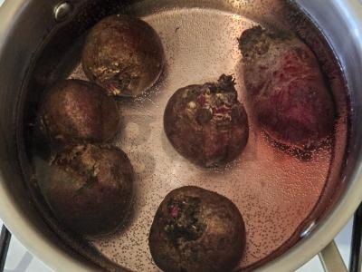 Burokėlių salotos su pesto, feta ir sėklomis Žingsnis 1