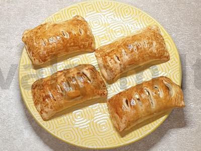 Sluoksniuoti pyragėliai su obuoliu ir varške pagrindine nuotrauka