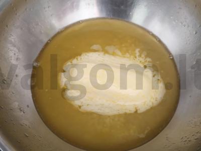 Zebro pyragas su grietine Žingsnis 1