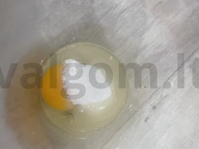 Bananų vafliai su braškių džemu Žingsnis 1