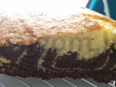 Zebro pyragas su grietine pagrindine nuotrauka