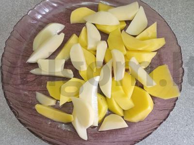 Kepti vištienos šlaunelės su bulvėmis vynuogių aliejuje Žingsnis 2