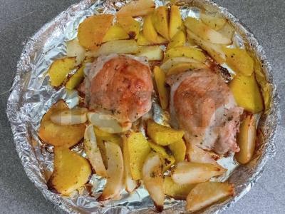 Kepti vištienos šlaunelės su bulvėmis vynuogių aliejuje Žingsnis 6