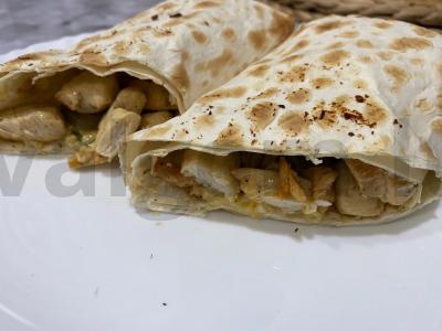 PP šašlykas su vištiena, sūriu ir daržovėmis pagrindine nuotrauka