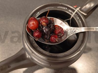 Vitaminų arbata su erškėtuogėmis ir citrina Žingsnis 2