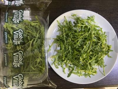 Salotas su rukola, stracciatella ir silpnai sūdyta raudona žuvis Žingsnis 1