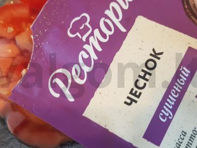 Kiaušinių blynai su pomidoru, dešra ir džiovintu česnaku Žingsnis 4