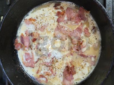 Skani makaronai grietinėlės padaže su bekonu ir sūriu Žingsnis 4