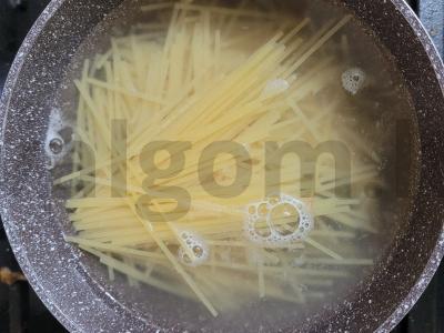 Skani makaronai grietinėlės padaže su bekonu ir sūriu Žingsnis 6