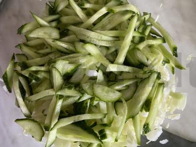 Salotas „Kopūstų salčichonas“ Žingsnis 2