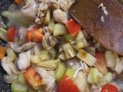 Vištiena su ananasais „Žiauri Azija“ Žingsnis 4