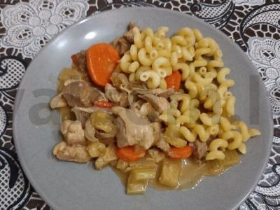 Vištiena su ananasais „Žiauri Azija“ pagrindine nuotrauka