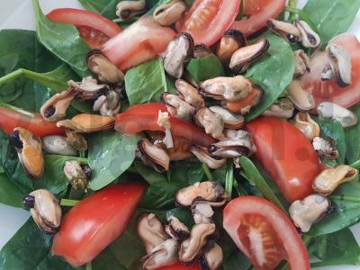 Dieviškas salotas su špinatais, midijomis ir alyvuogėmis Žingsnis 3