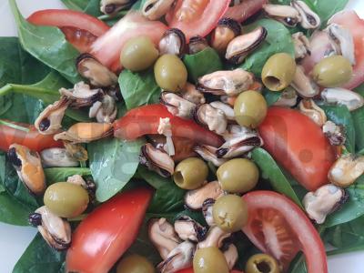 Dieviškas salotas su špinatais, midijomis ir alyvuogėmis Žingsnis 4