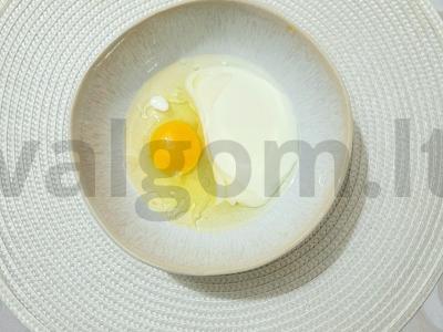 Nuostabus šokoladinis keksiukas su kefyru mikrobangų krosnelėje Žingsnis 1