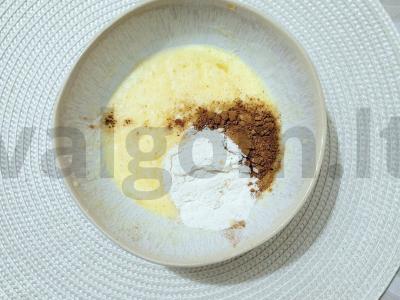 Nuostabus šokoladinis keksiukas su kefyru mikrobangų krosnelėje Žingsnis 2