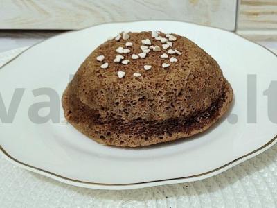 Nuostabus šokoladinis keksiukas su kefyru mikrobangų krosnelėje pagrindine nuotrauka