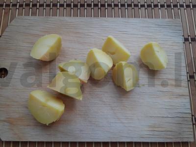 Bulvės su šonine ant iešmelių Žingsnis 1