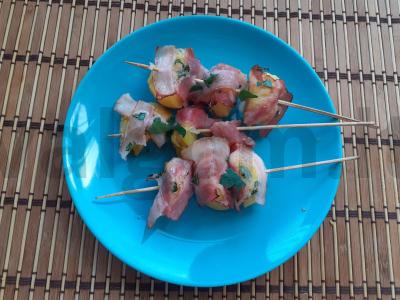 Bulvės su šonine ant iešmelių pagrindine nuotrauka