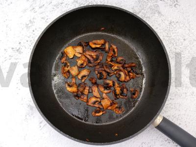 Pirklių kviečiai ir amarantas su grybais, svogūnais ir sūriu Žingsnis 2