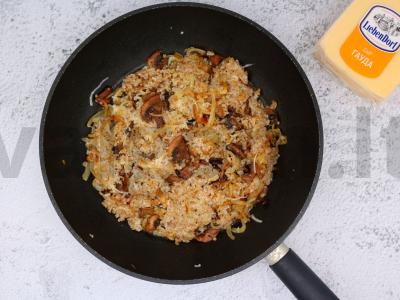 Pirklių kviečiai ir amarantas su grybais, svogūnais ir sūriu Žingsnis 5