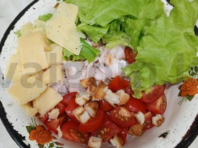 Cezario salotas su vištiena ir pomidorais Žingsnis 3