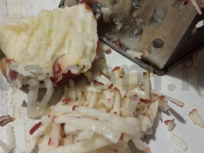 Obuolių blynai su grietine ir medumi Žingsnis 2