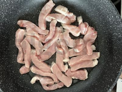 Ryžiai su bulvėmis ir mėsa keptuvėje Žingsnis 1